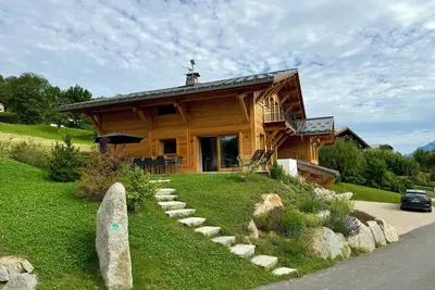 Image de Chalet entier neuf face au Mont-Blanc avec jardin et vue montagnes