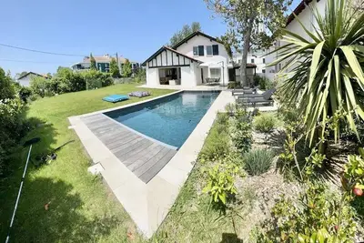 Image de Maison a deux pas de Biarritz, piscine chauffée, boulodrome