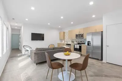 Image de Aquavilla - 1 Level Midmod home