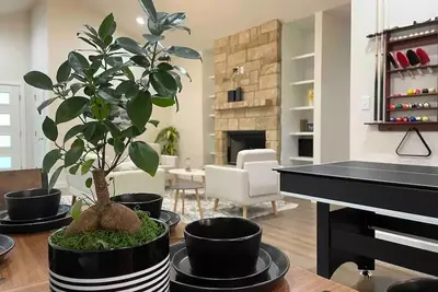 Image de Stylish 4/2 with cozy fires place