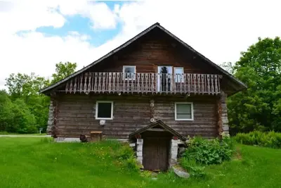 Image de Log House with Views of Spruce Mtn