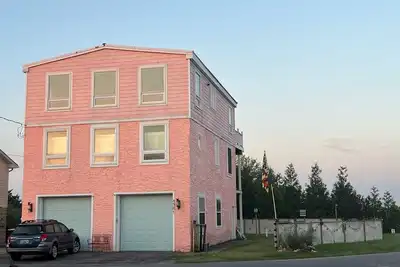 Image de Peaceful South Bowers Beach Pink Firehouse near De Turf with amazing views