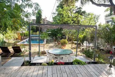Image de La campagne au coeur de Marseille! Maison au calme avec grand jardin et piscine