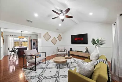 Image de Stylish Home in Prime Location, Family & Pet Friendly!