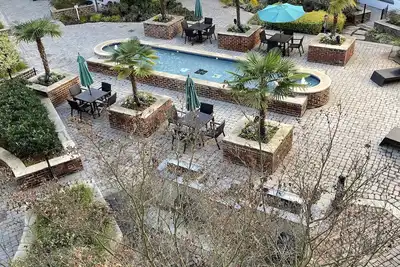 Image de Stunning Condo in Heart of Midtown: Experience Comfort and Style at its Finest!