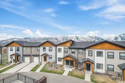 Image de Powder Mountain, Snow Basin, and Pineview Reservoir nearby with private hot tub