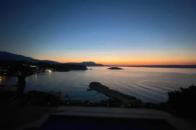 Image de Luxury Seaview Apartment, 1min Walk From Beach!