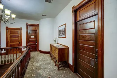 Image de Palace Hotel Condos- Suite 303- Elegant Suite with Historic Style