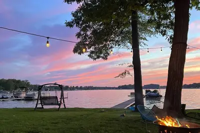 Image de Lakefront Home 2 hours from Chicago. Family and pet friendly.