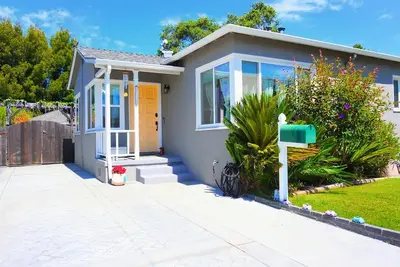 Image de Cozy Island Retreat: 3 Br & Garden Yard - 10 minutes from everywhere!