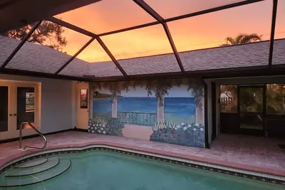 Rare Florida Getaway With Pool
