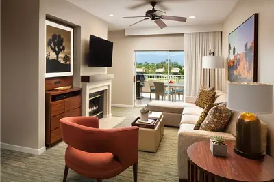 Image de Two-bedroom lockoff villa. Stylish, intuitively designed retreat
