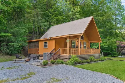 Image de Cozy Hideaway Cabin w/ Hot Tub & Fire Pit