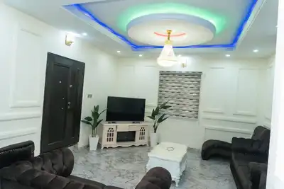 Image de charming 3-bed apartment in transe ekulu phase 6