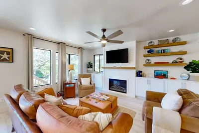 Image de Beachwalk 141 | Condo near the beach with lagoon & golf views, pool, golf, W/D