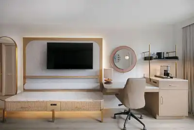 Image de Three Units to Enjoy! Close to Versace Mansion!