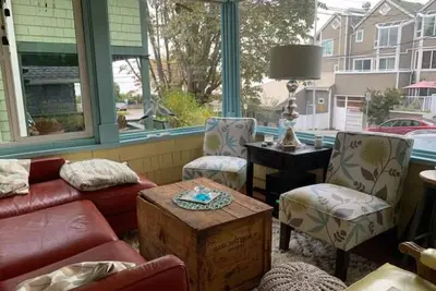 Image de Cozy Heritage Cottage - Steps to the Beach, Promenade, Restaurants, Shops