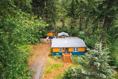 Image de CreeksideCabin at Mt. Rainier dog friendlyFreshOrganicEggs