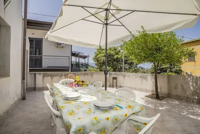 Maison de vacances \"La Casuzza Di Sara\" avec terrasse privée et Wi-Fi