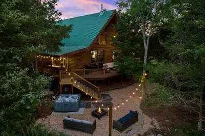 Image de Cedar Park Mansion Hideout | Breathtaking Views - Cozy Nightlife - Giant Deck