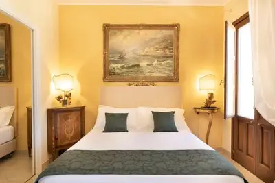 Image de Suite Apartment with period furnishings - Dante