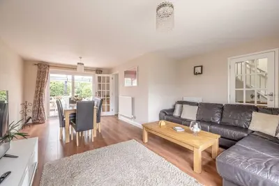 Image de 3-Bed Family Home with Parking & Large Garden