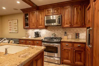 Andora Villa Condo 108 - Spacious Modernized Condo, Walk to Restaurants