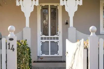 Image de Sampson Cottage | Historic Charm