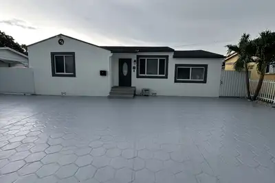 Image de property is five minute away from the airport miami 15 minute from south beach