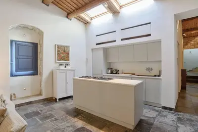 Helium: House with Private Garden in St. Matthew