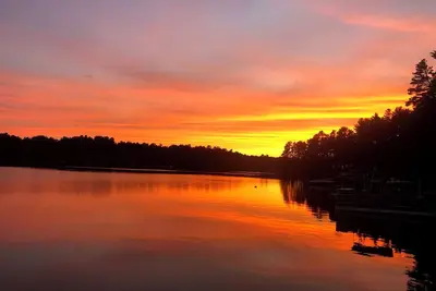 Image de Cozy waterfront cottage right on Berry Bay part of Ossipee Lake.