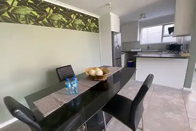 Image de Apartment! Welcome to our charming guesthouse in Cape Town!