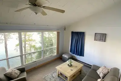 Image de Cozy Cabin on Long Lake. New Custom Dock and Private Fire Pit. Beautiful Views!