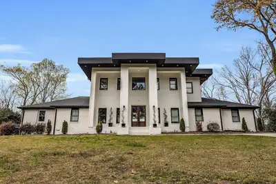 Image de The Push Palace: Where Extravagance Meets Grandeur in Luxurious Living