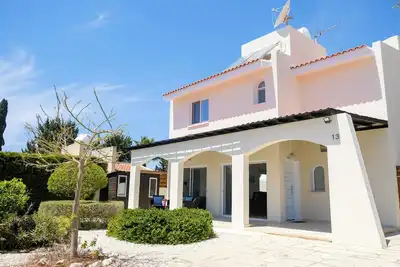 Image de A beautiful two bedroom detached villa in the heart of Coral Bay
