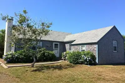 Image de 3br cottage with yard, walk to private or public Madaket beaches