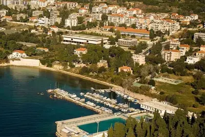 Image de Beachfront apartment with balcony and parking