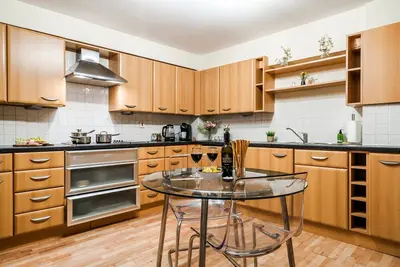 Image de Westfield Plaza - Spacious Central Apartment