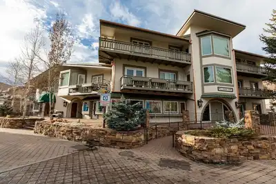 Image de Comfortable 3br in Vail Village - walk to shops, dining, and ski lifts!