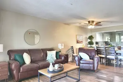 Image de Indoor/Outdoor Pools, Hot Tub, Sauna, Walk In! Right behind Branson 76 Strip!