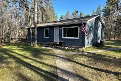 Image de Secluded Cozy Cabin. Minutes from Forest Dunes-Ausable River-Explore!