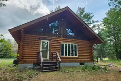 Image de cozy lake house, full log cabin on beautiful shell lake, w/ wonderful loft.