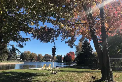 Image de Waterfront cottage in Lagoon City resort at Lake Simcoe access to private beach