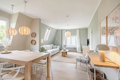 Image de Old building apartment for up to 5 people \"Opti\" in the Schanzenviertel - top floor