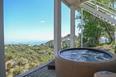 Image de Serene Malibu Views above the clouds 5br/4 Bath