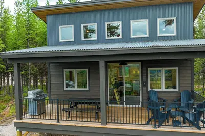 Image de One of a kind views of Glacier National Park! Elkhorn Cabin at Thunderbird Ridge.