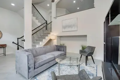 Image de Executive Living At The Shops of Legacy Plano. \nFAMILY, Kids & Pets Friendly!