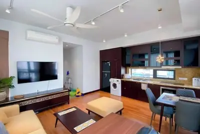 Image de Spacious Apt with CityView, Parking & 2br incenter