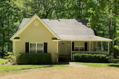 Image de Beautiful wooded home. Close to Sardis Lake, Batesville, Oxford, and Southaven