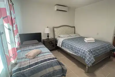 Image de Mini single family house 2 bedrooms 1 bathroom with 3 beds.